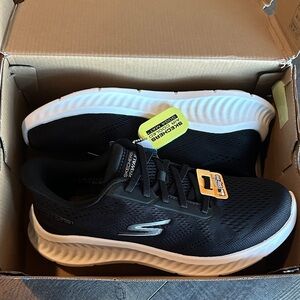 New in box sketchers 8.5